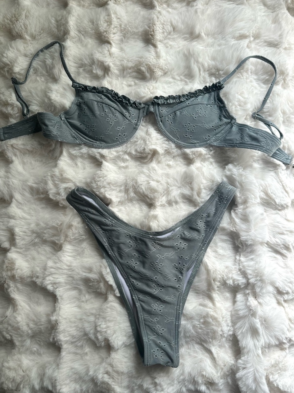 NWOT Women’s Sage Green Essential Eyelet Bikini Set - Picture 1 of 4